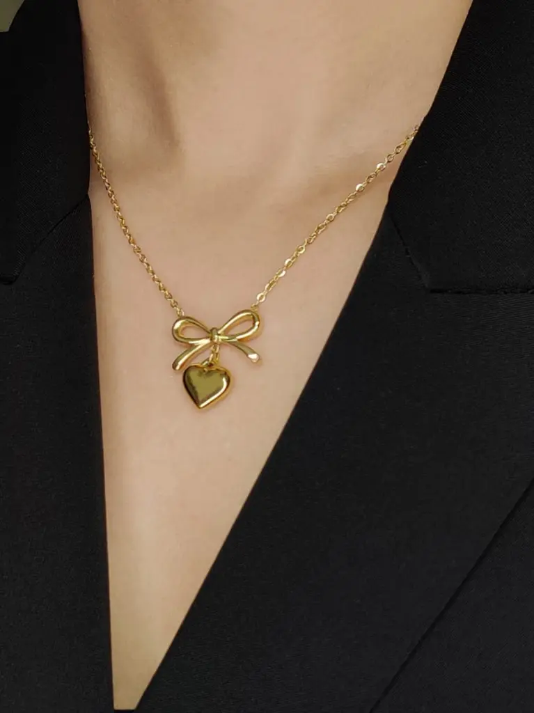 Lovers knot necklace