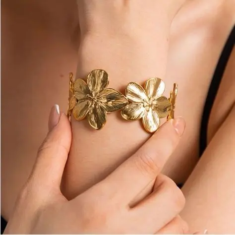 Chic Flower Cuff Bracelet