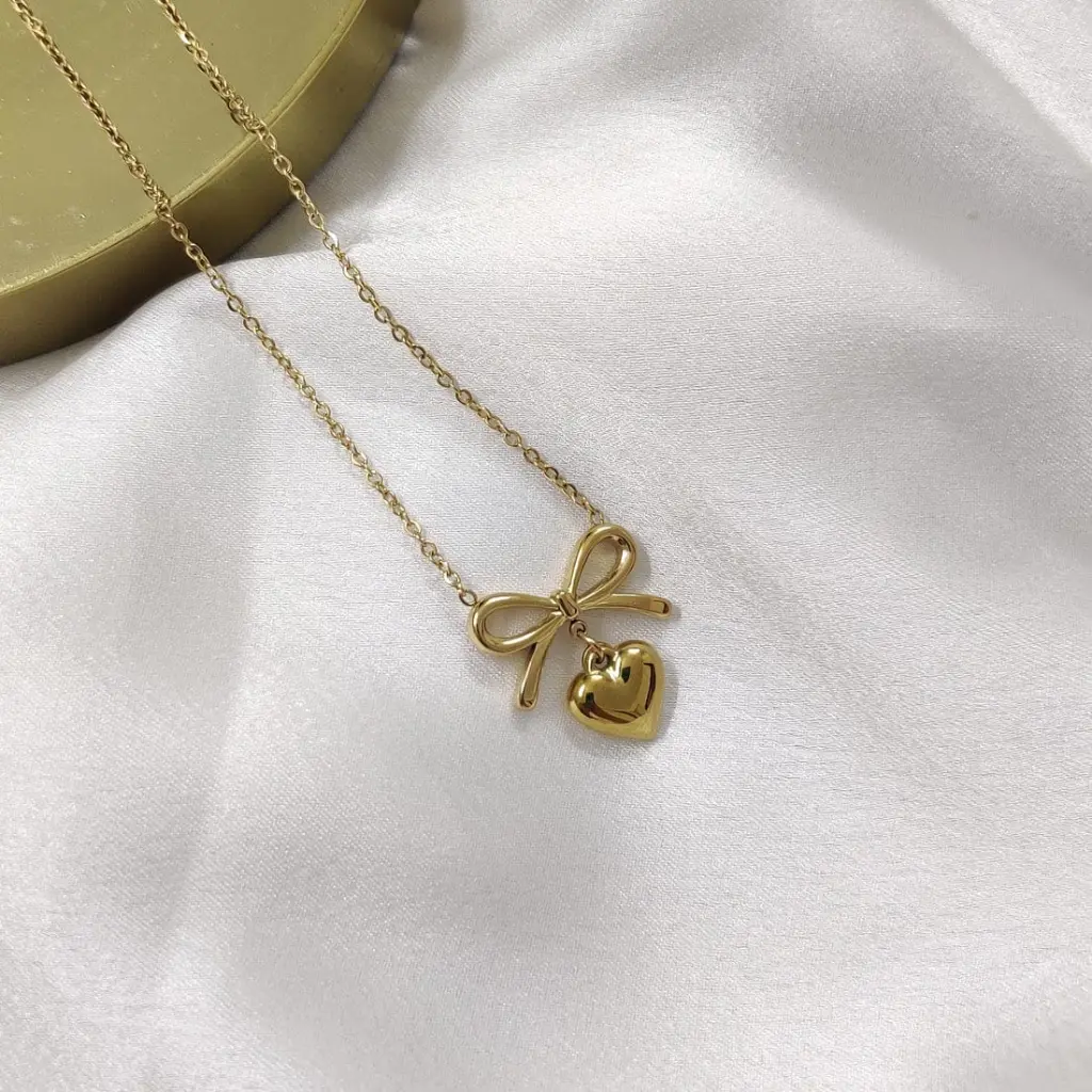 Lovers knot necklace