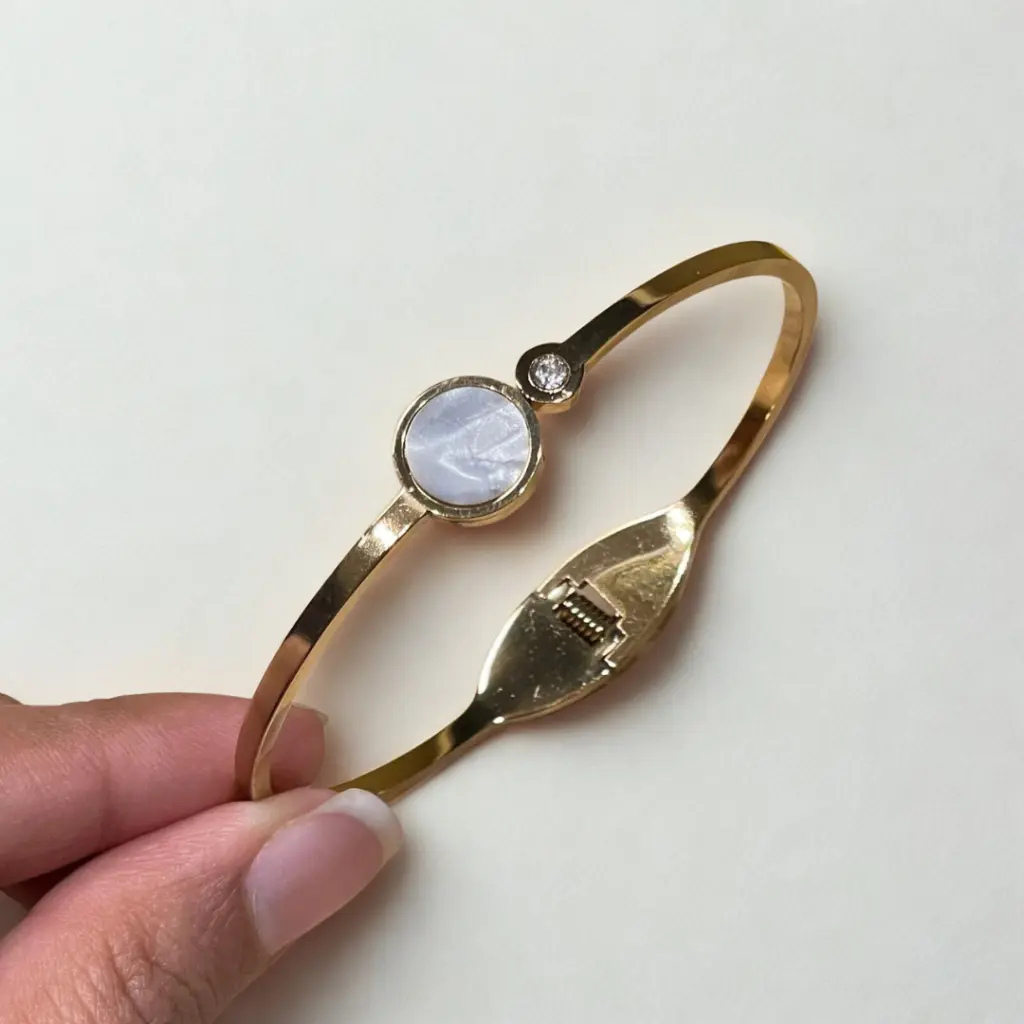 White Shell Bracelete