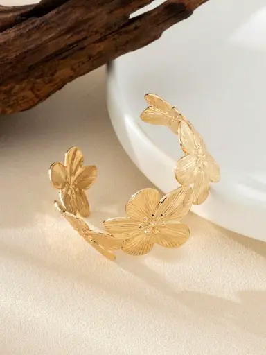 Chic Flower Hand Cuff