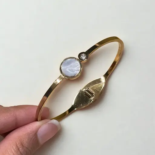 White Shell Bracelete