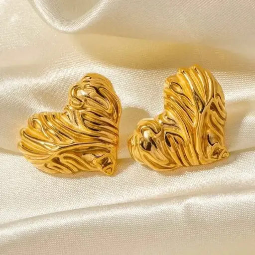 Flirty heart earring